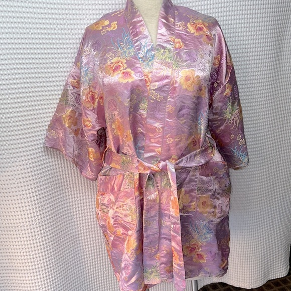Solz Squirrel Other - Vintage Solz squirrel chinese kimono robe XL. EUC. Beautiful colors. Satin.